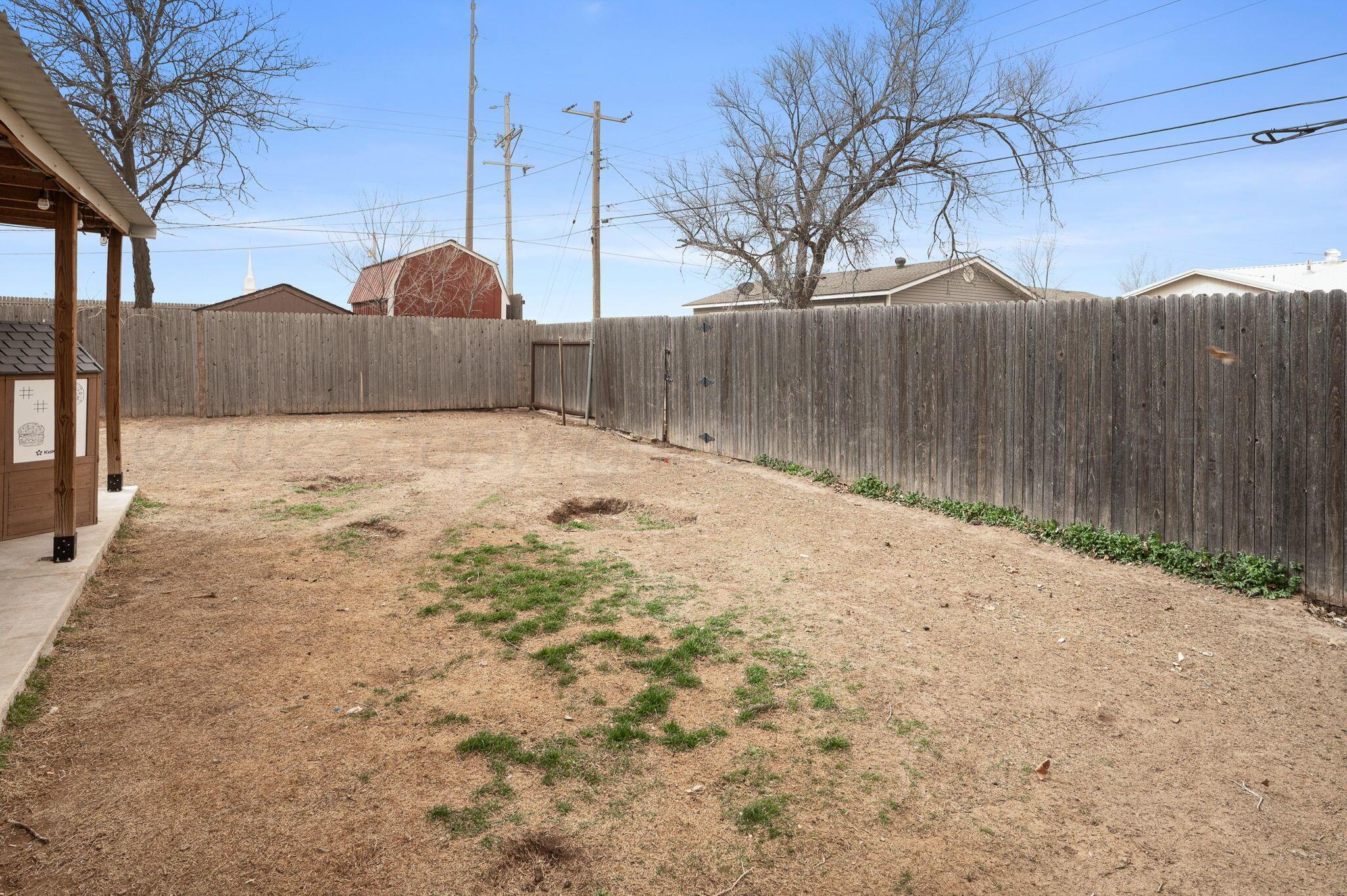 5326 Allen Street Amarillo, TX 79110 - Photo 14 of 17 a backyard of a house