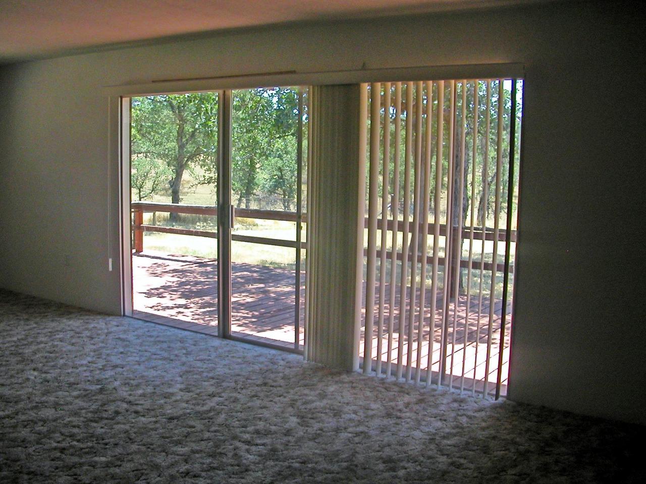 8890 Bass Pond Road Palo Cedro, CA 96073 - Photo 6 of 23 Living Room