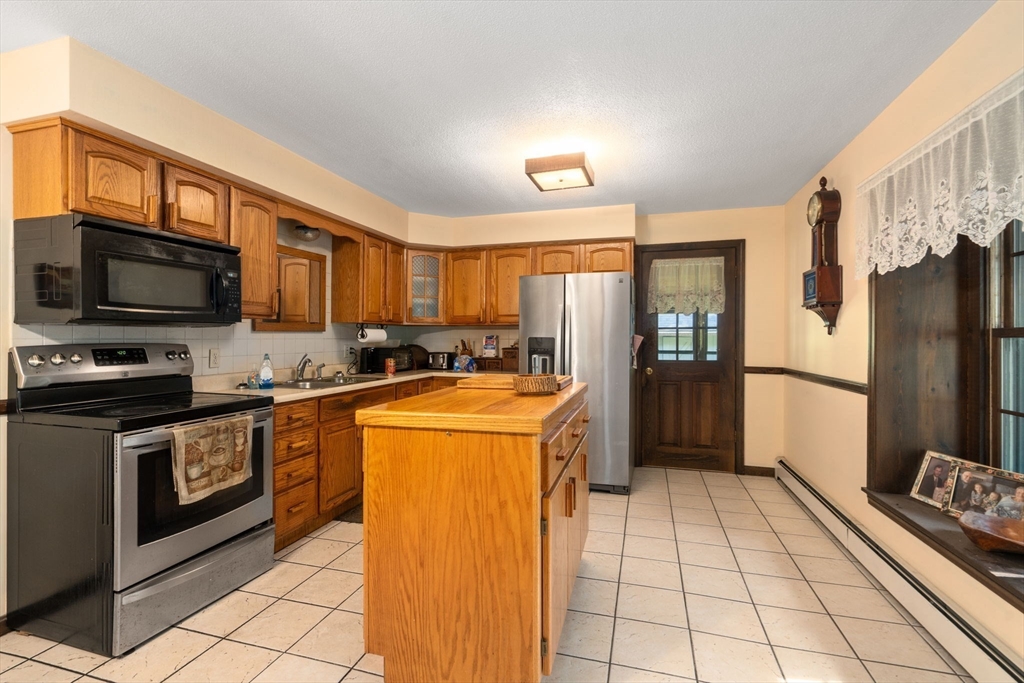 1 Leno Road Sturbridge, MA 01566 - Photo 11 of 33