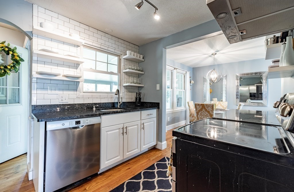 89 Chesterfield Avenue Springfield, MA 01118 - Photo 2 of 32 Gallery Image 2