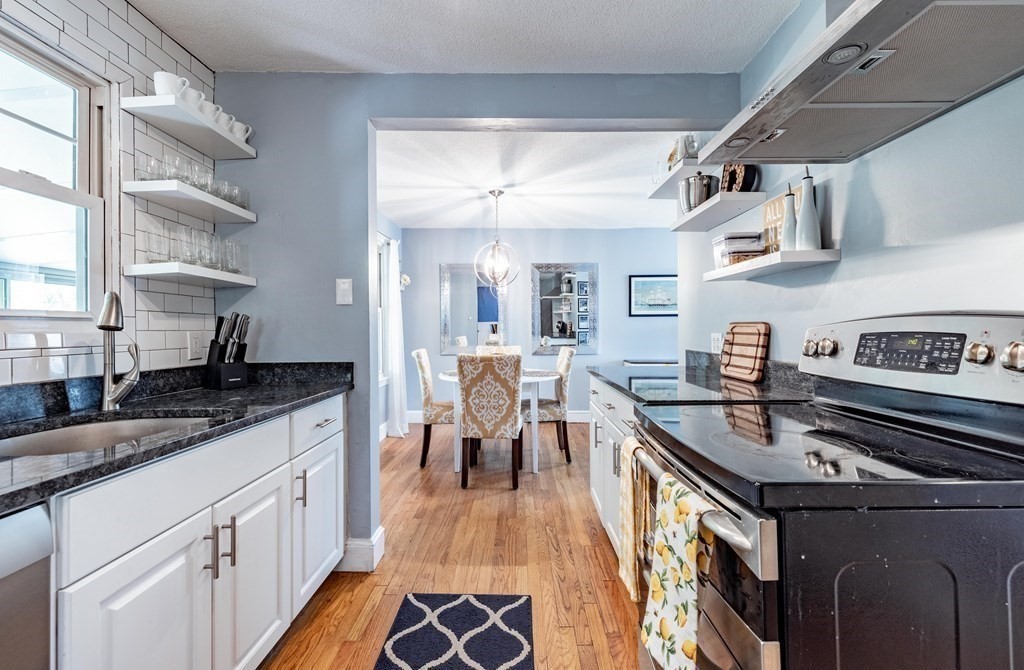 89 Chesterfield Avenue Springfield, MA 01118 - Photo 3 of 32 Gallery Image 3