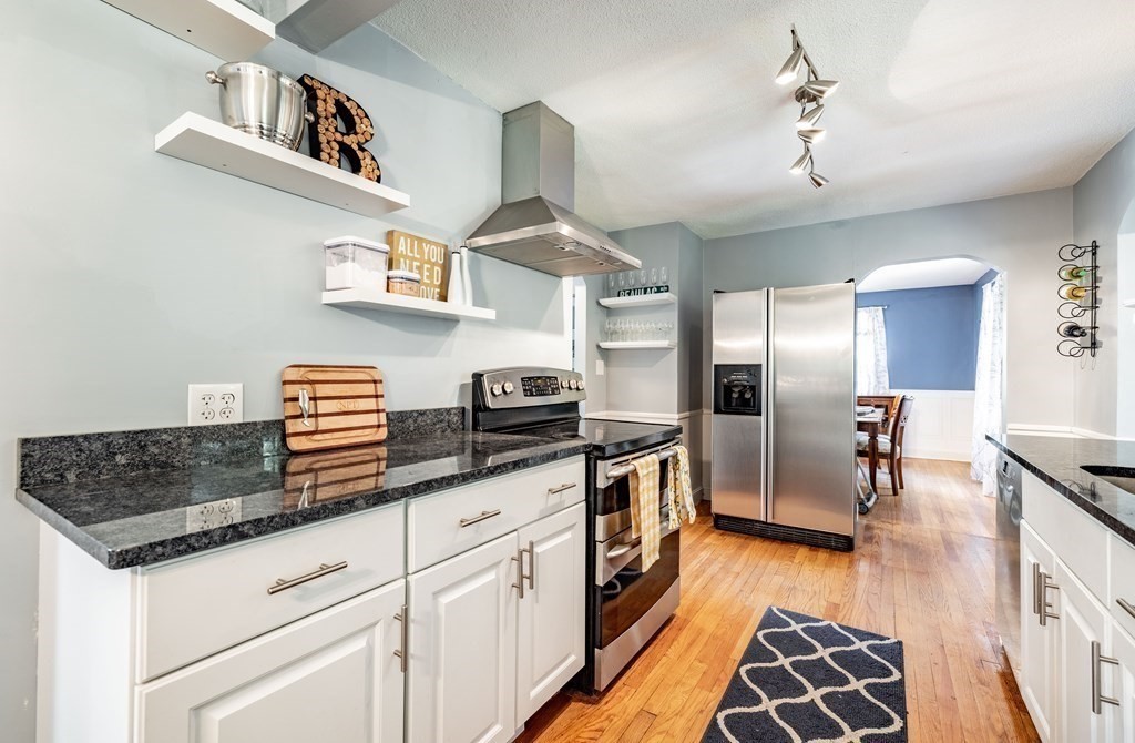 89 Chesterfield Avenue Springfield, MA 01118 - Photo 5 of 32 Gallery Image 5