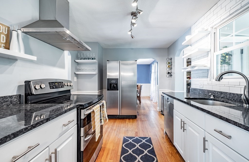 89 Chesterfield Avenue Springfield, MA 01118 - Photo 6 of 32 Gallery Image 6