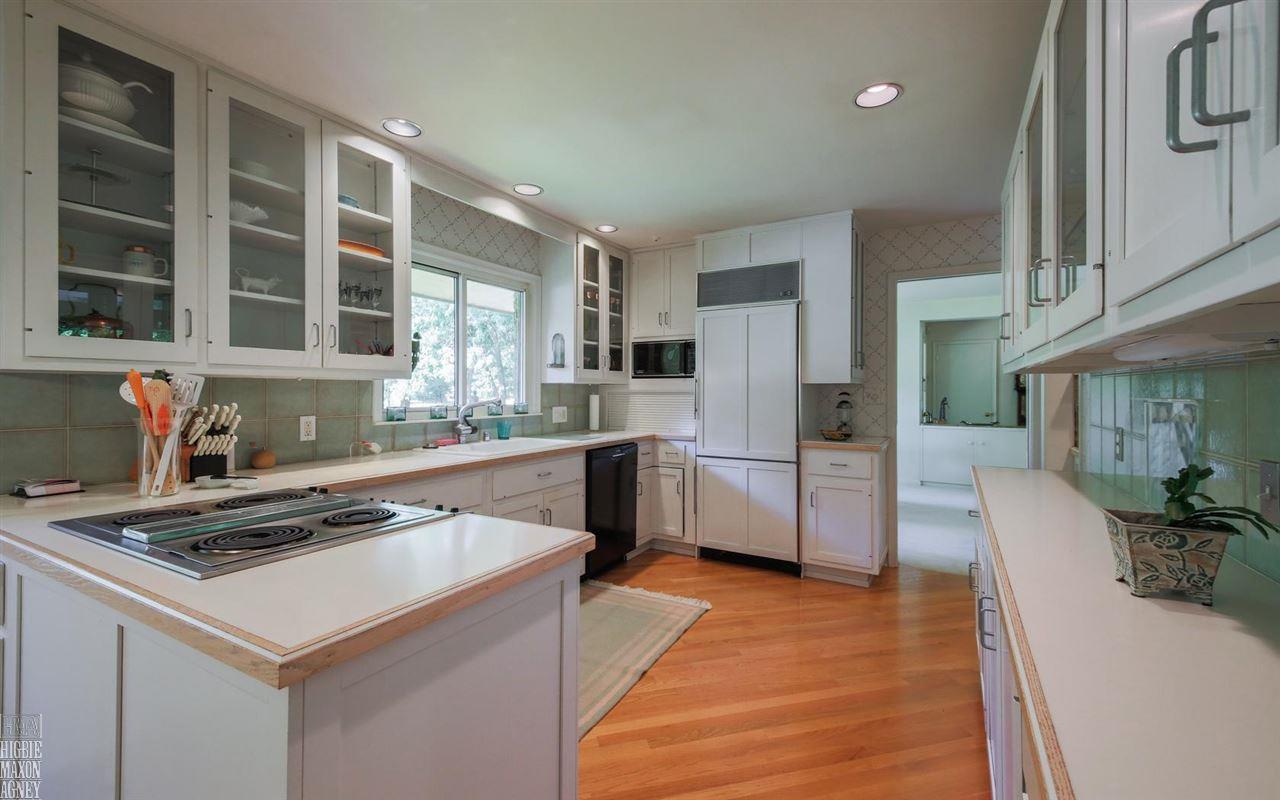 336 Moross Road Grosse Pointe, MI 48236 - Photo 15 of 31 31299371-14.JPG
