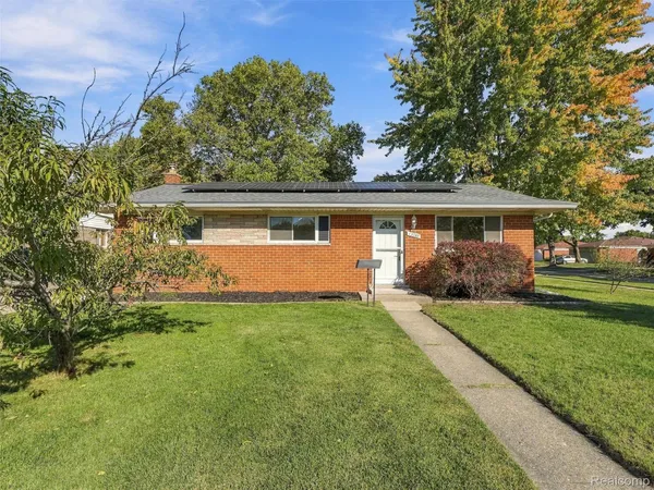 $230,000 | 13789 Iowa Drive, Warren, MI 48088