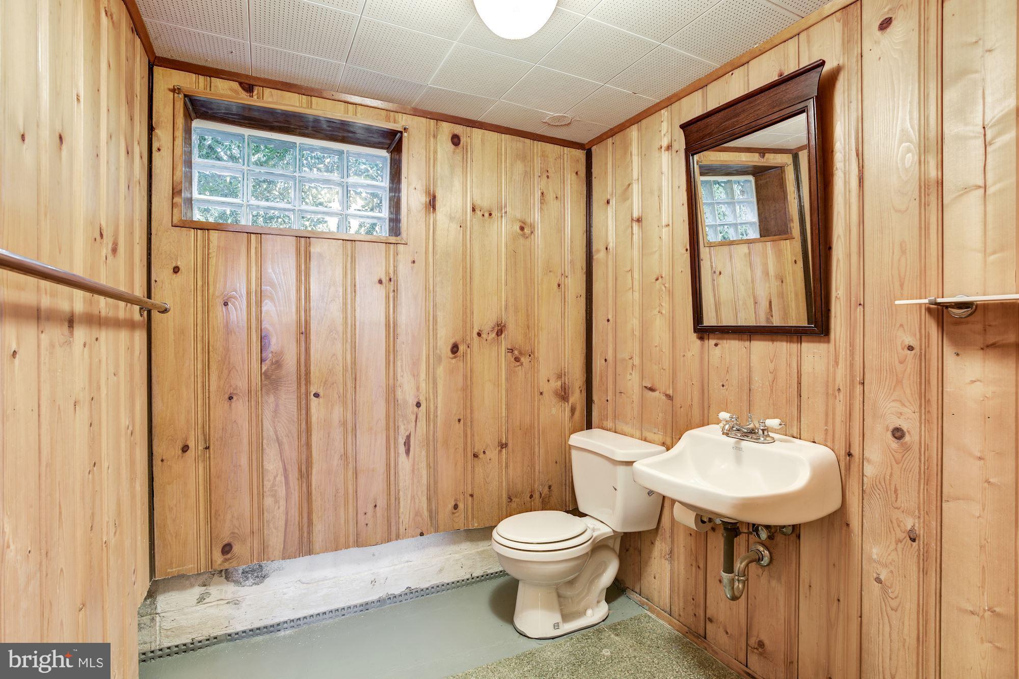 6237 Fernway Baltimore, MD 21212 - Photo 24 of 27 Powder Room