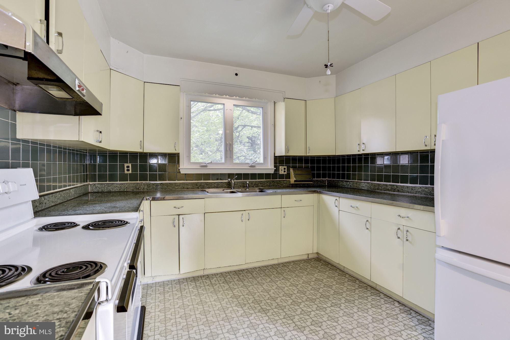 6237 Fernway Baltimore, MD 21212 - Photo 9 of 27 Kitchen