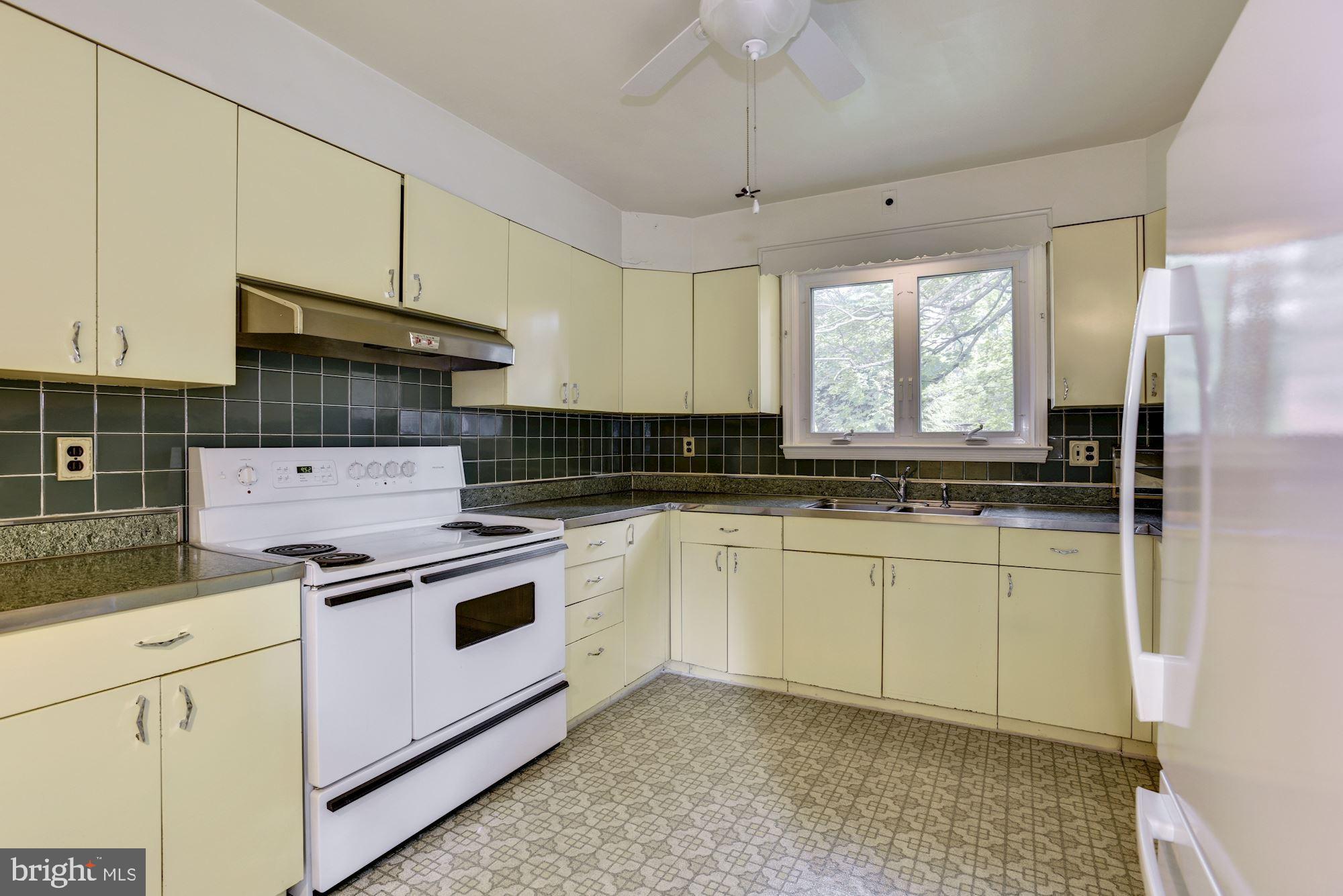 6237 Fernway Baltimore, MD 21212 - Photo 10 of 27 Kitchen