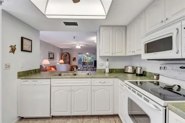 $158,000 | 6304 Pointe W Boulevard West, Unit A303, Bradenton, FL 34209