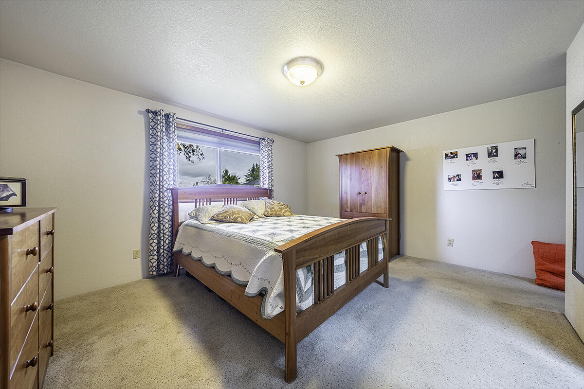 1630 Timothy Street Central Point, OR 97502 - Photo 19 of 28 20