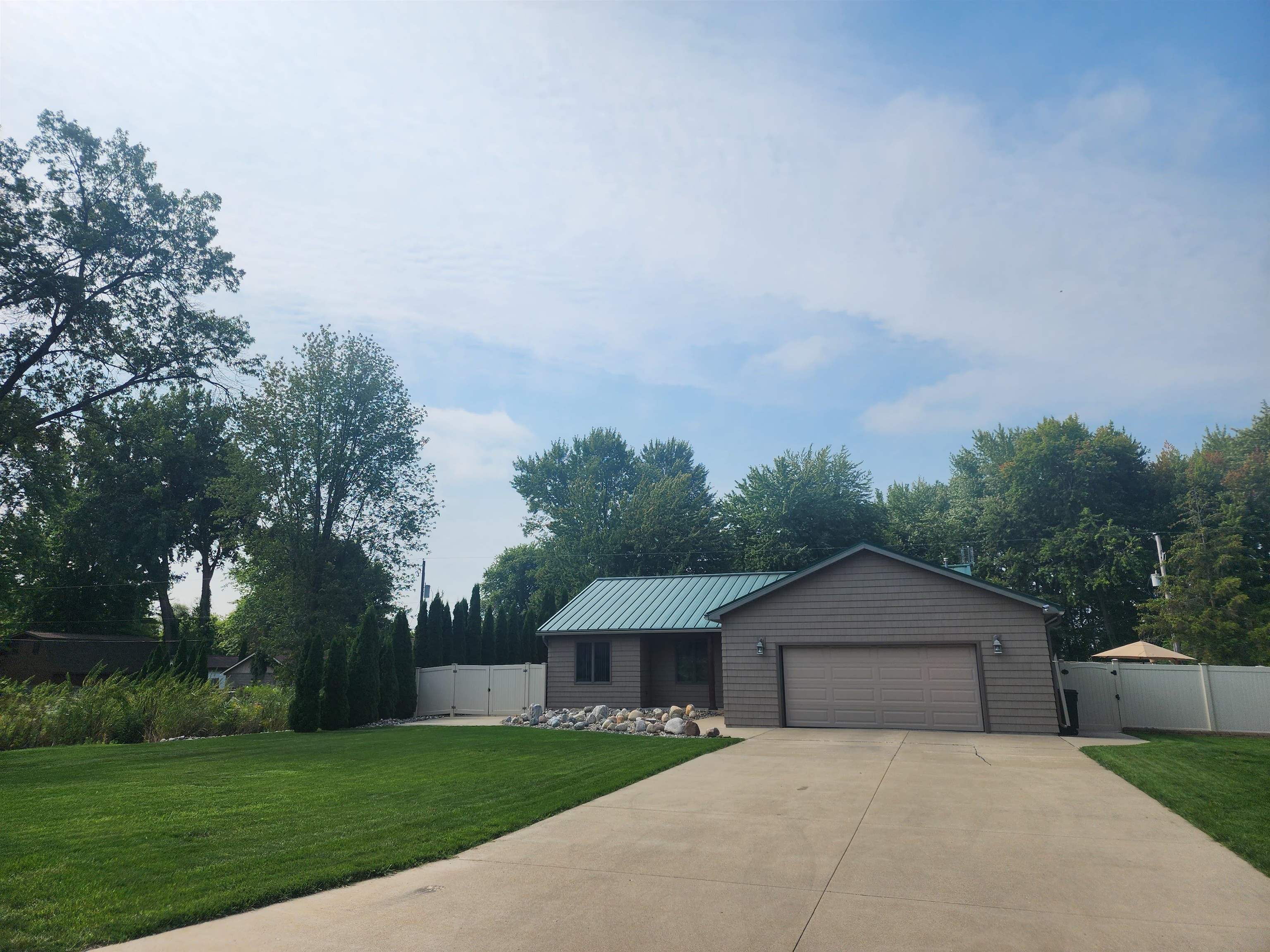 908 Shady Shore Road Bay City, MI 48706 - Photo 1 of 36 Gallery Image 1
