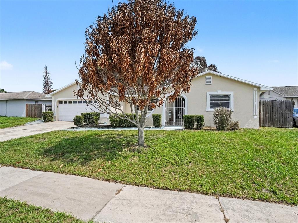 615 Thomas Jefferson Way Orlando, FL 32809 - Photo 2 of 17 a front view of a house with a garden