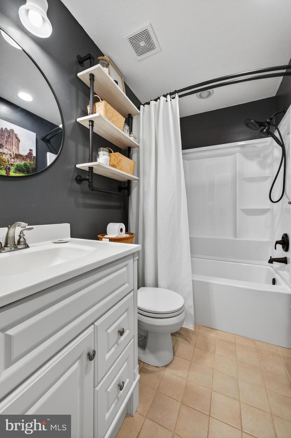 213 Balin Court Mantua, NJ 08051 - Photo 17 of 25 Full Bathroom