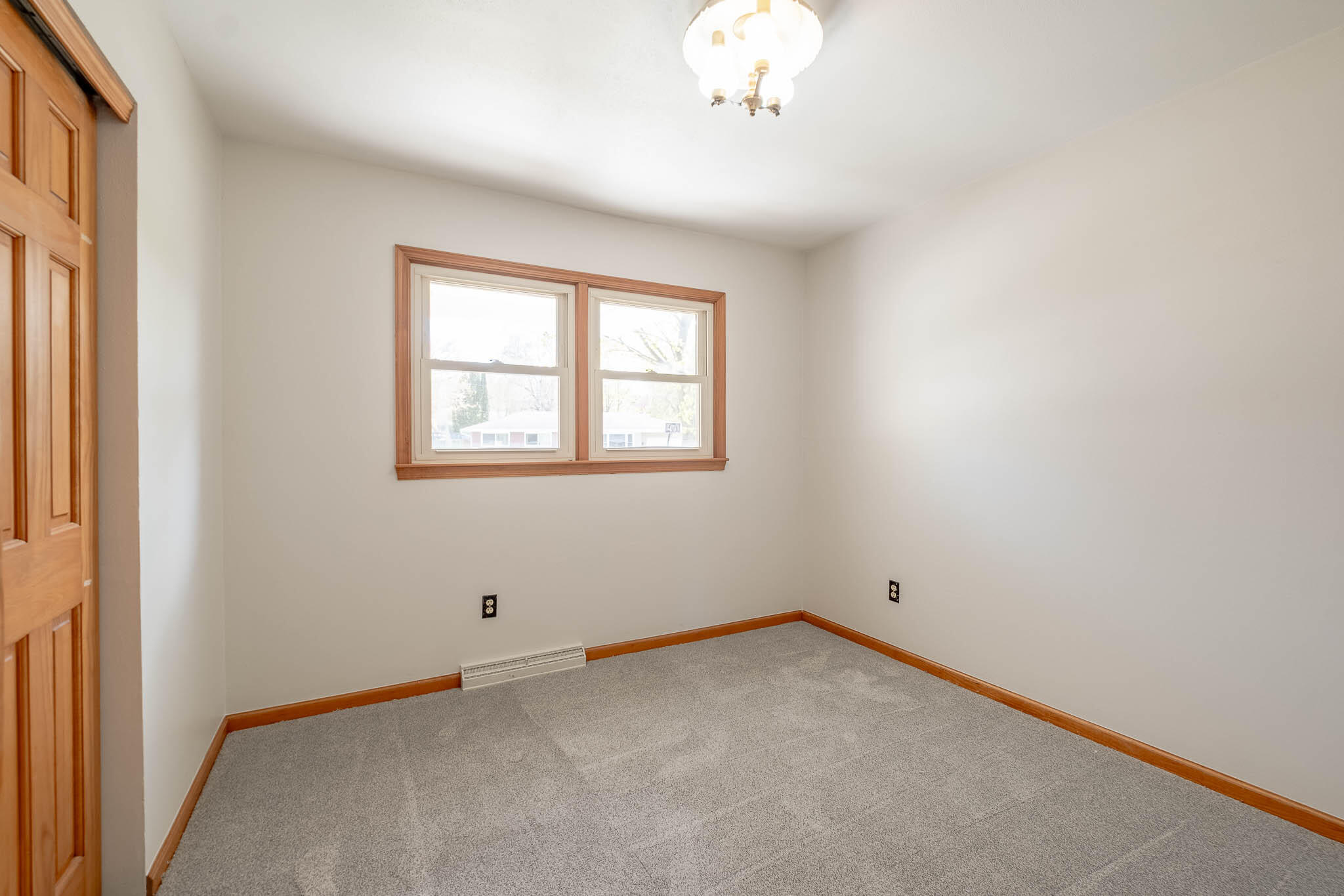 2708 Pershing Avenue Sheboygan, WI 53083 - Photo 11 of 17 Pershing - 010