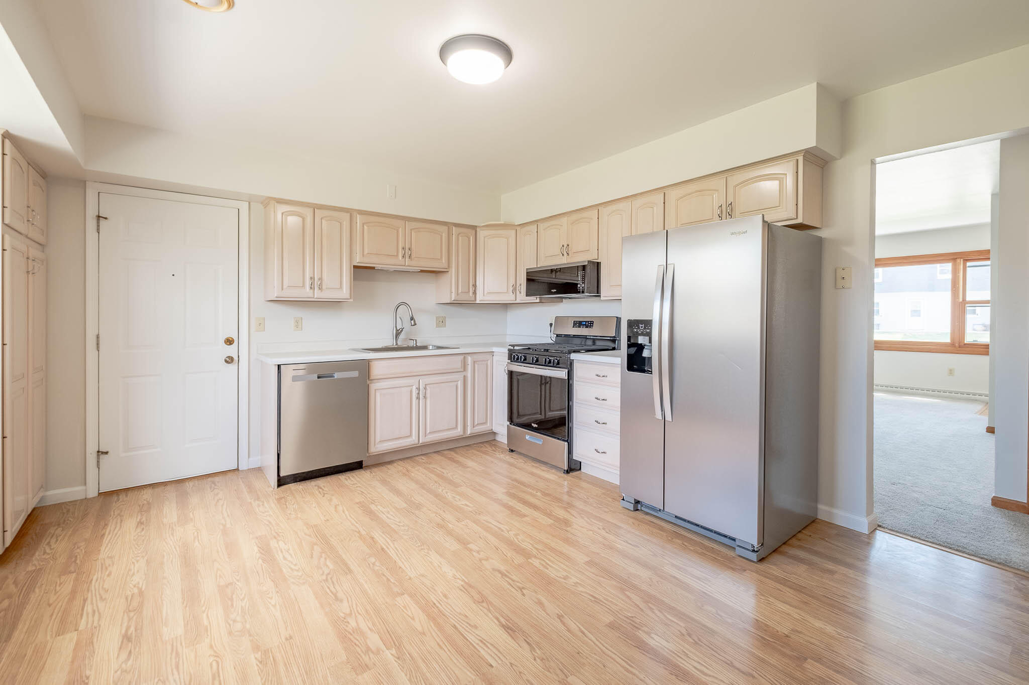 2708 Pershing Avenue Sheboygan, WI 53083 - Photo 6 of 17 Pershing - 007