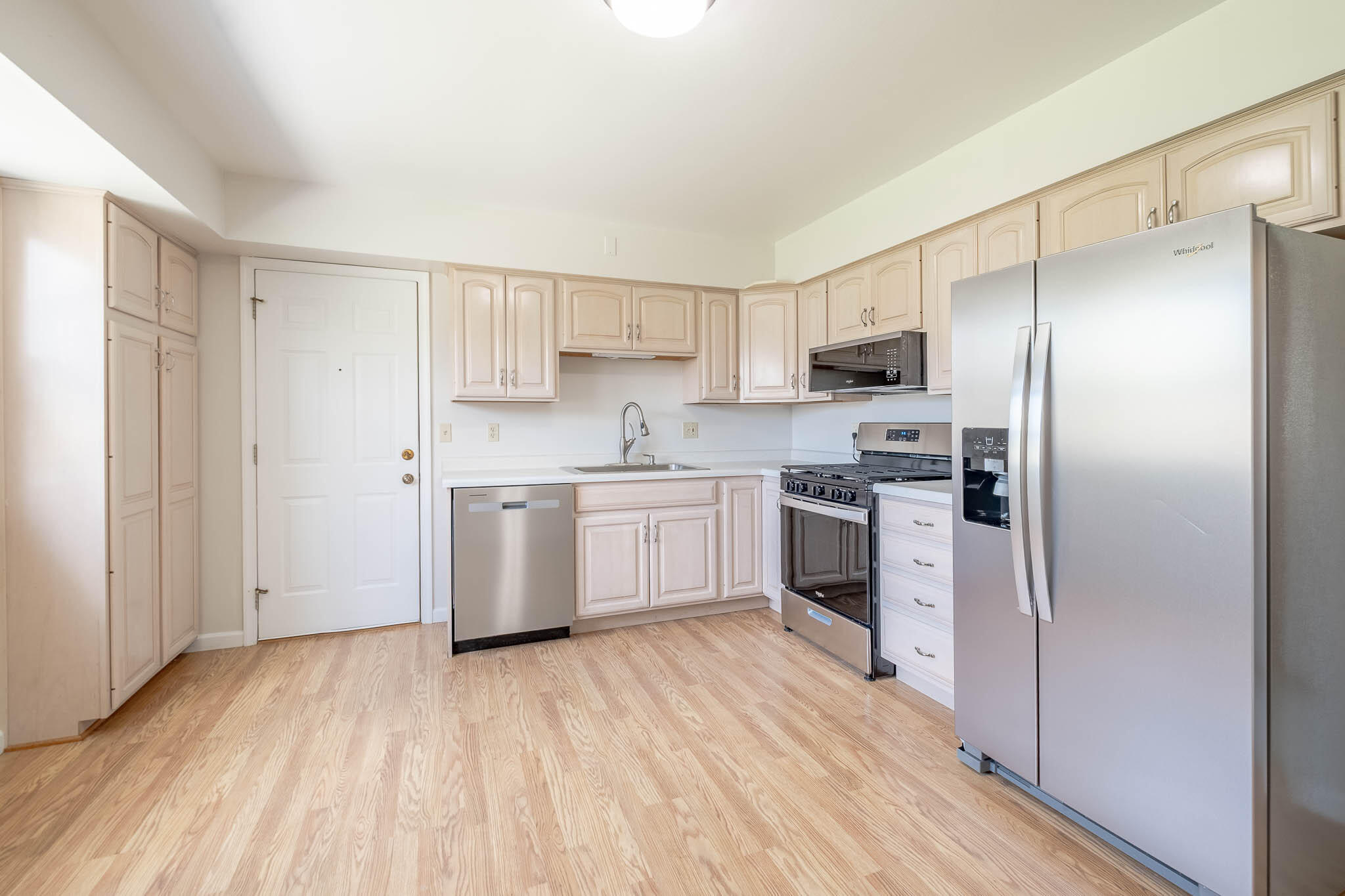 2708 Pershing Avenue Sheboygan, WI 53083 - Photo 7 of 17 Pershing - 008