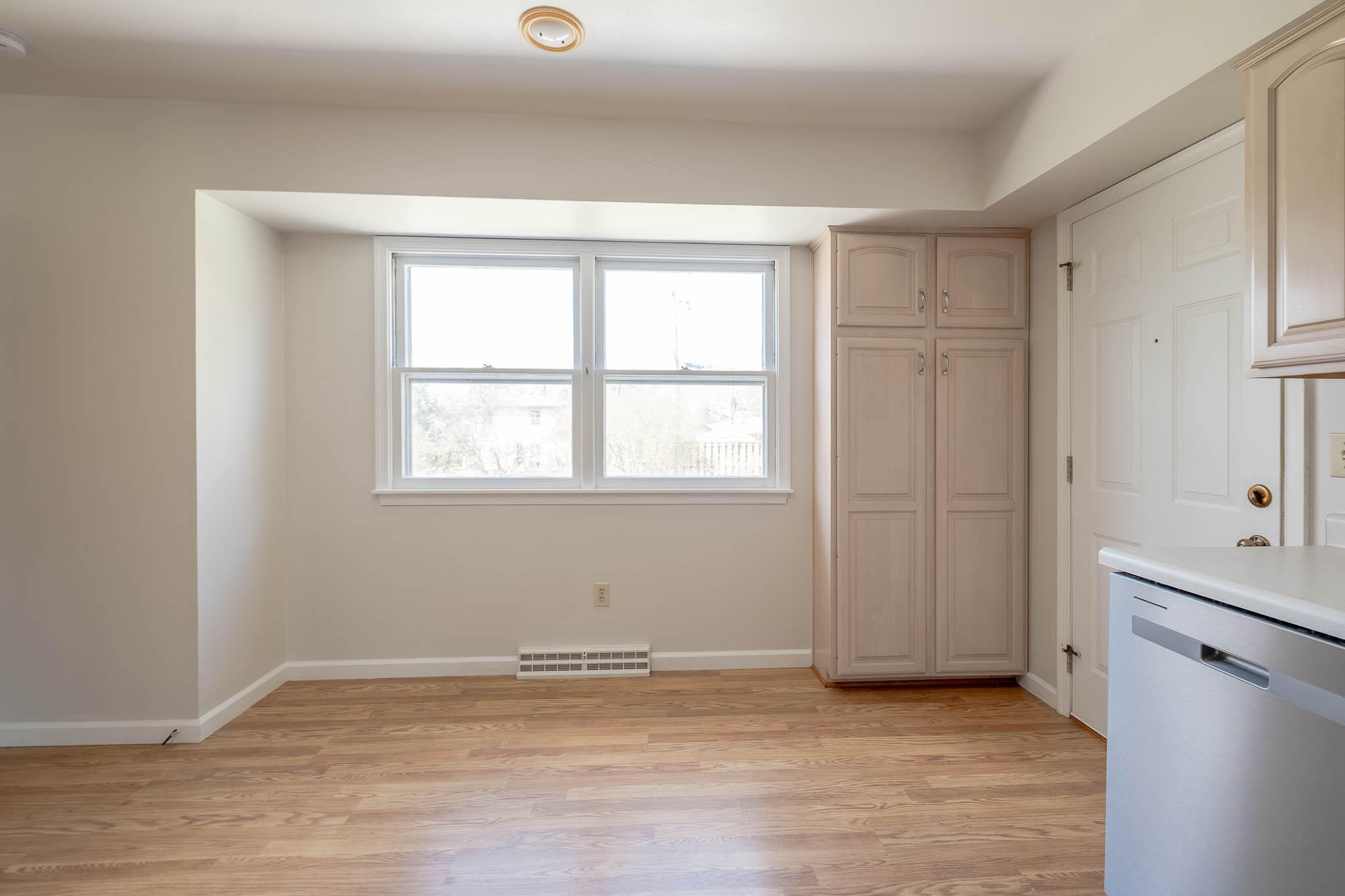 2708 Pershing Avenue Sheboygan, WI 53083 - Photo 8 of 17 Pershing - 009