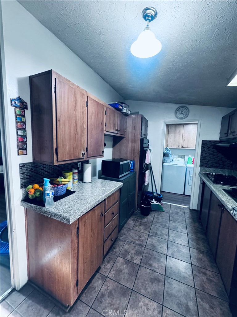 250 North Linden Avenue, Unit 250 Rialto, CA 92376 - Photo 12 of 29