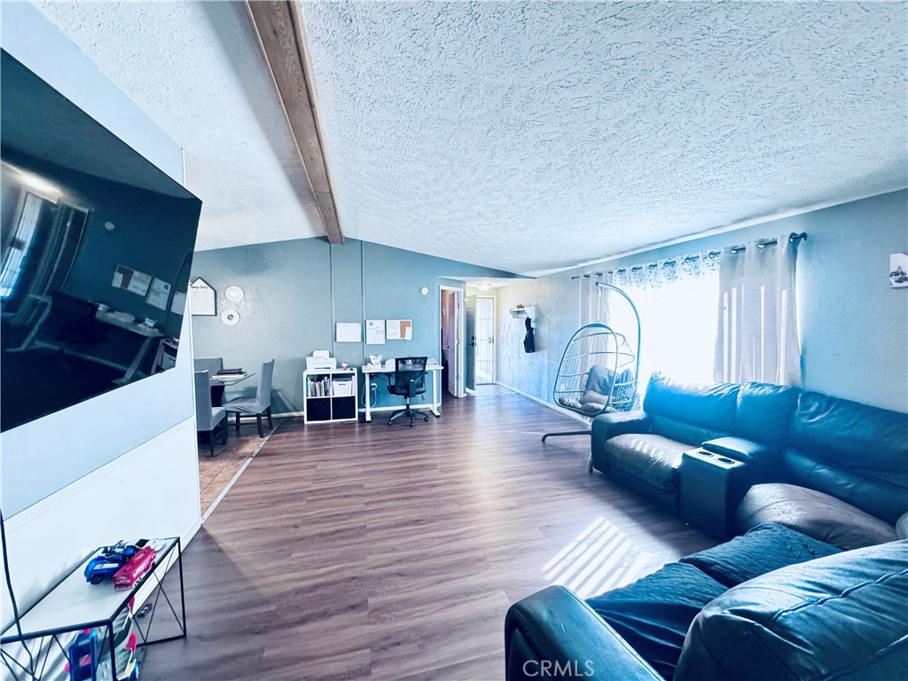 250 North Linden Avenue, Unit 250 Rialto, CA 92376 - Photo 5 of 29