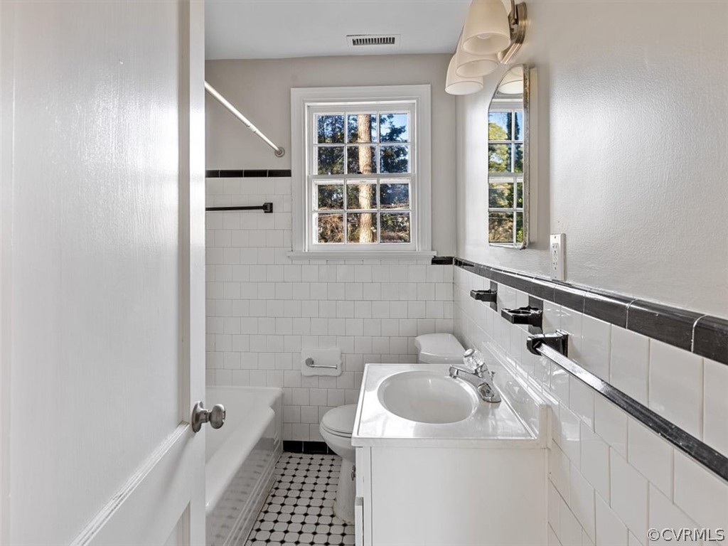 1206 Santa Rosa Road Richmond, VA 23229 - Photo 12 of 24 Downstairs full bath