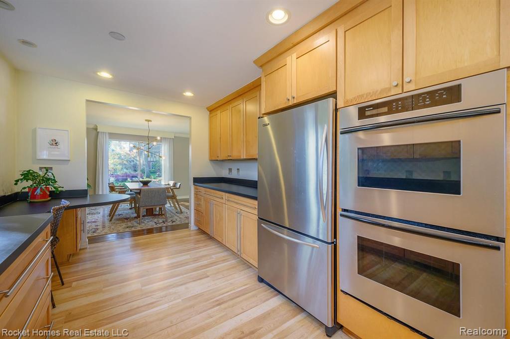 2 Cambridge Boulevard Pleasant Ridge, MI 48069 - Photo 12 of 50