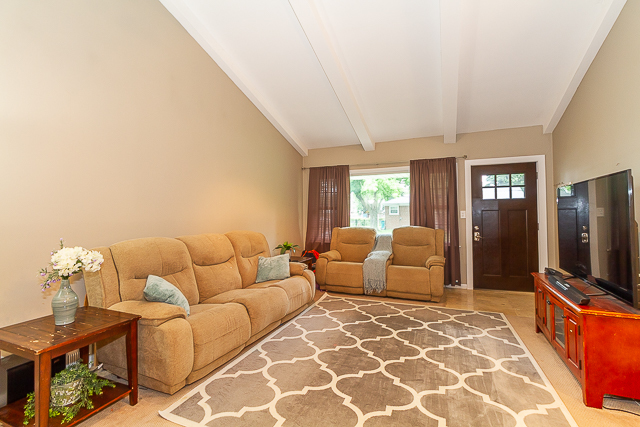 518 High Ridge Road Hillside, IL 60162 - Photo 4 of 34