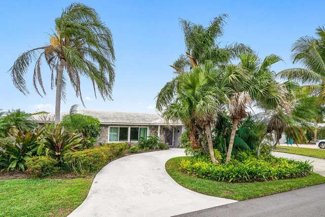 $685,000 | 1220 Southwest 25th Place, Boynton Beach, FL 33426
