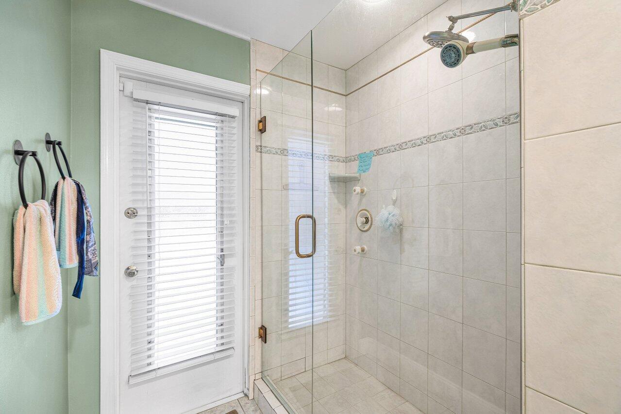 1220 Southwest 25th Place Boynton Beach, FL 33426 - Photo 23 of 62 Guest/Cabana Bath