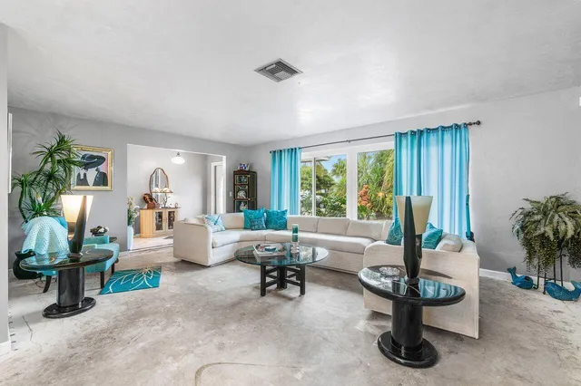 $685,000 | 1220 Southwest 25th Place, Boynton Beach, FL 33426