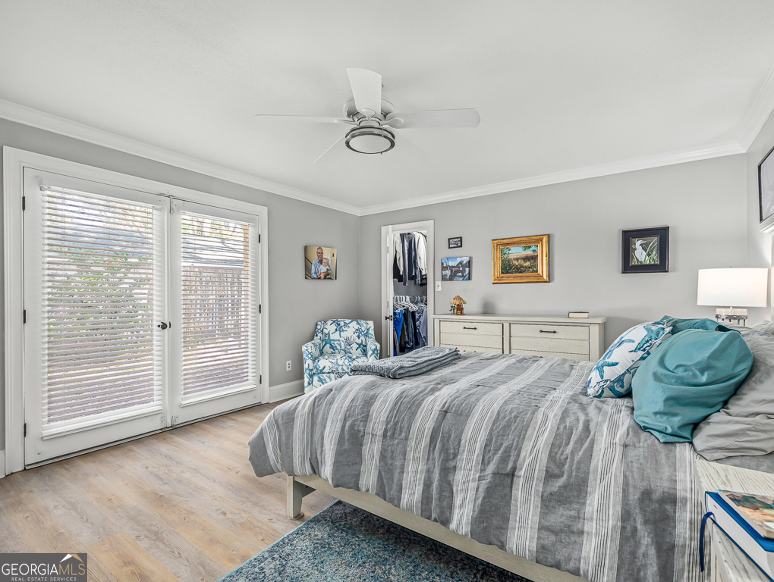 103 Cater Street St. Simons, GA 31522 - Photo 14 of 30 a bedroom with a bed and a window