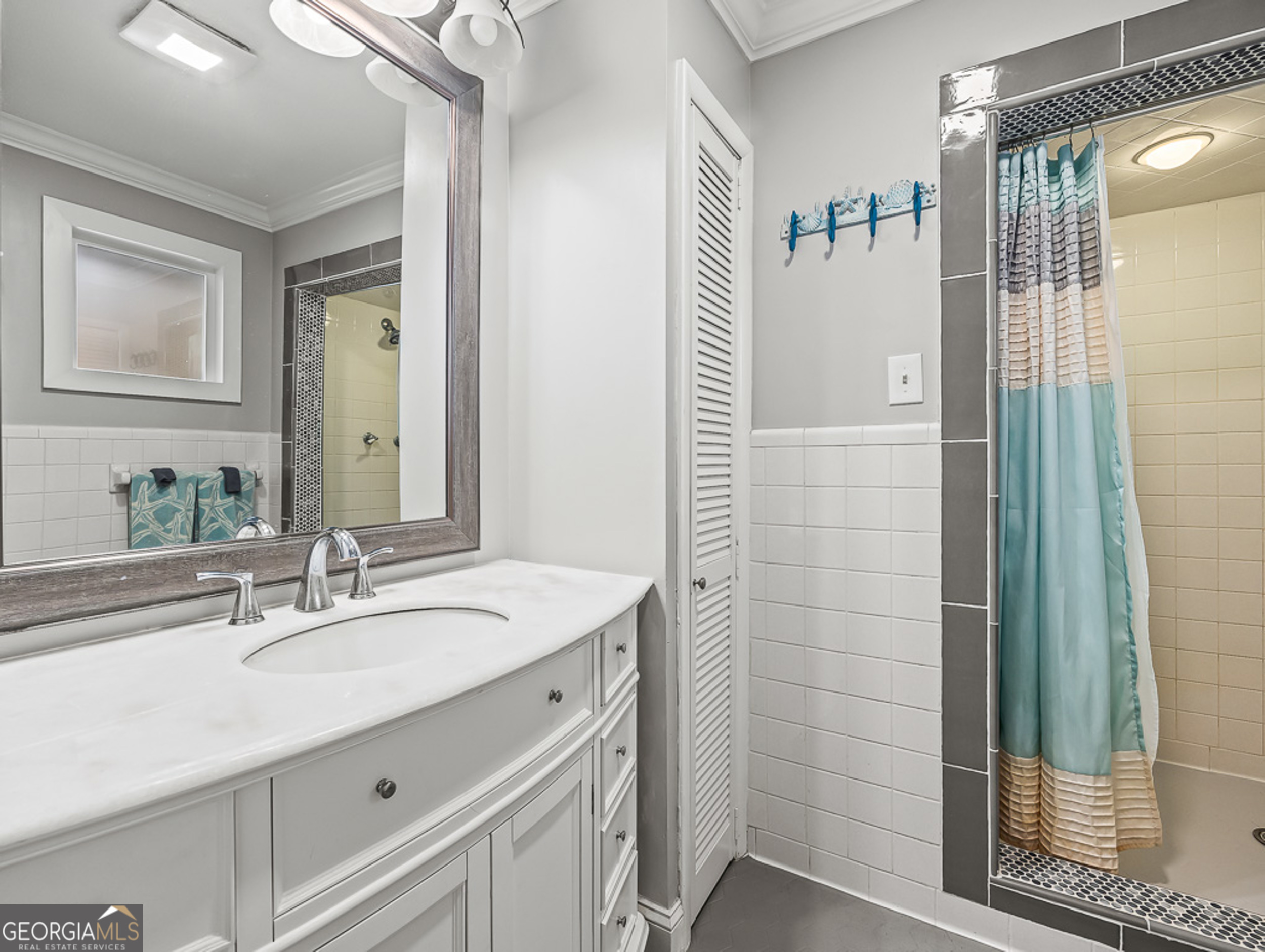103 Cater Street St. Simons, GA 31522 - Photo 15 of 30 a bathroom with a sink and a mirror