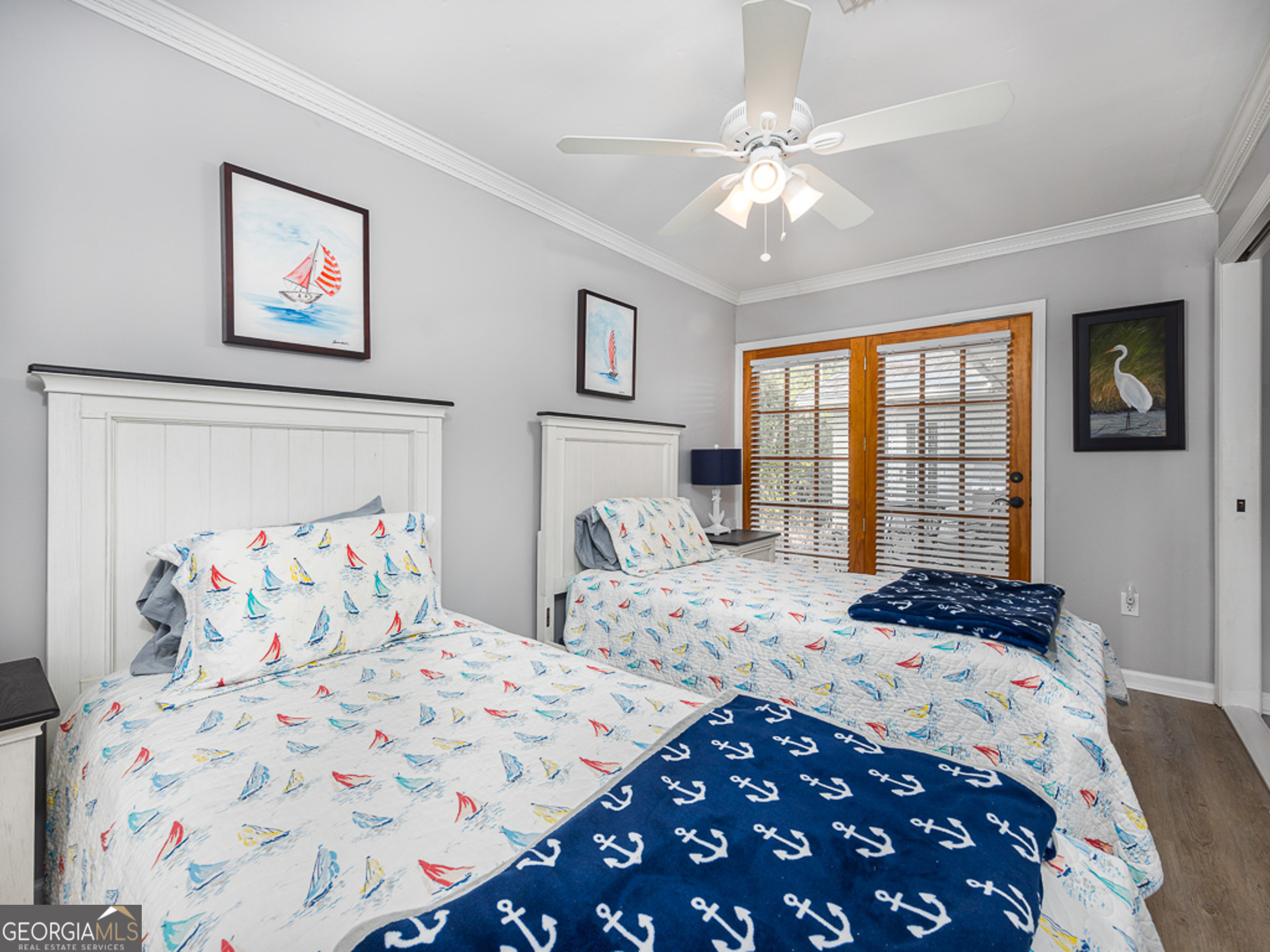 103 Cater Street St. Simons, GA 31522 - Photo 21 of 30 a bedroom with double bed and a window