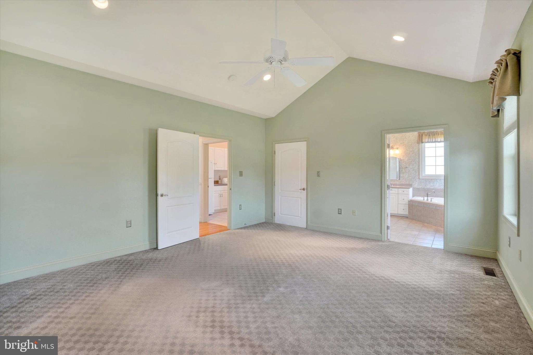 639 Chestnut Hill Road York, PA 17402 - Photo 19 of 51 1st Floor Primary Suite