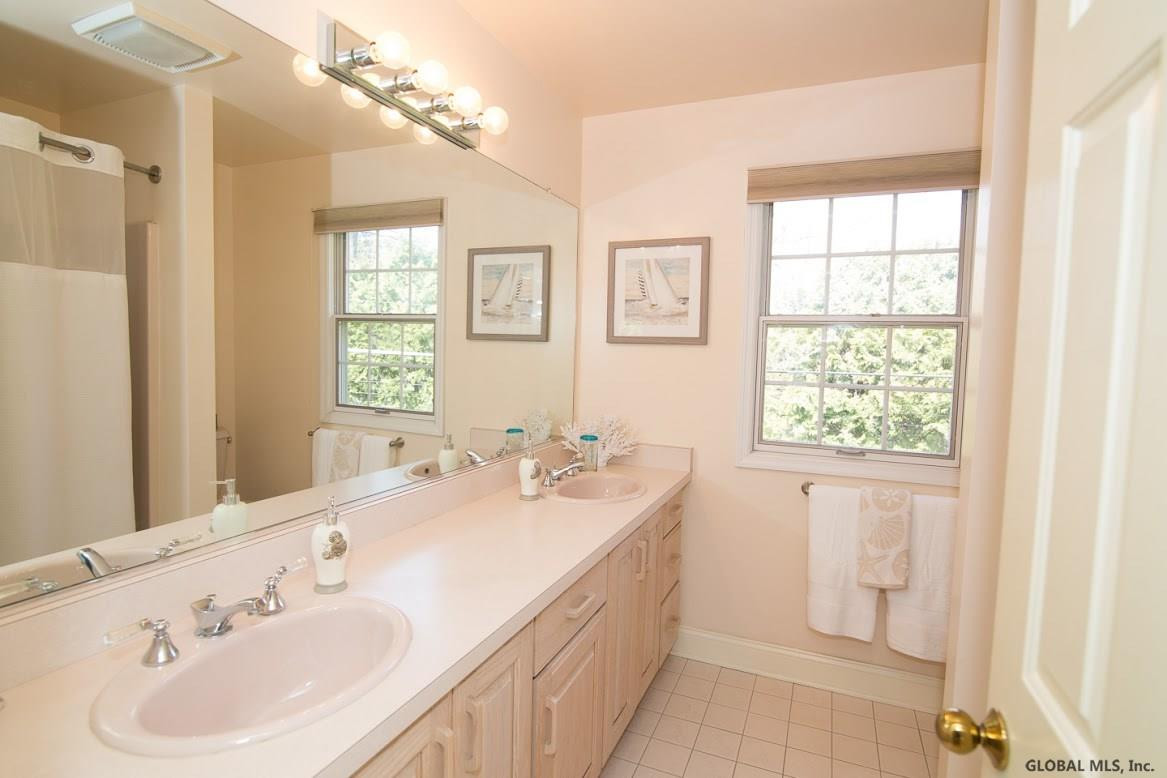 40 Wexford Road Bethlehem, NY 12054 - Photo 17 of 23 Photo 17