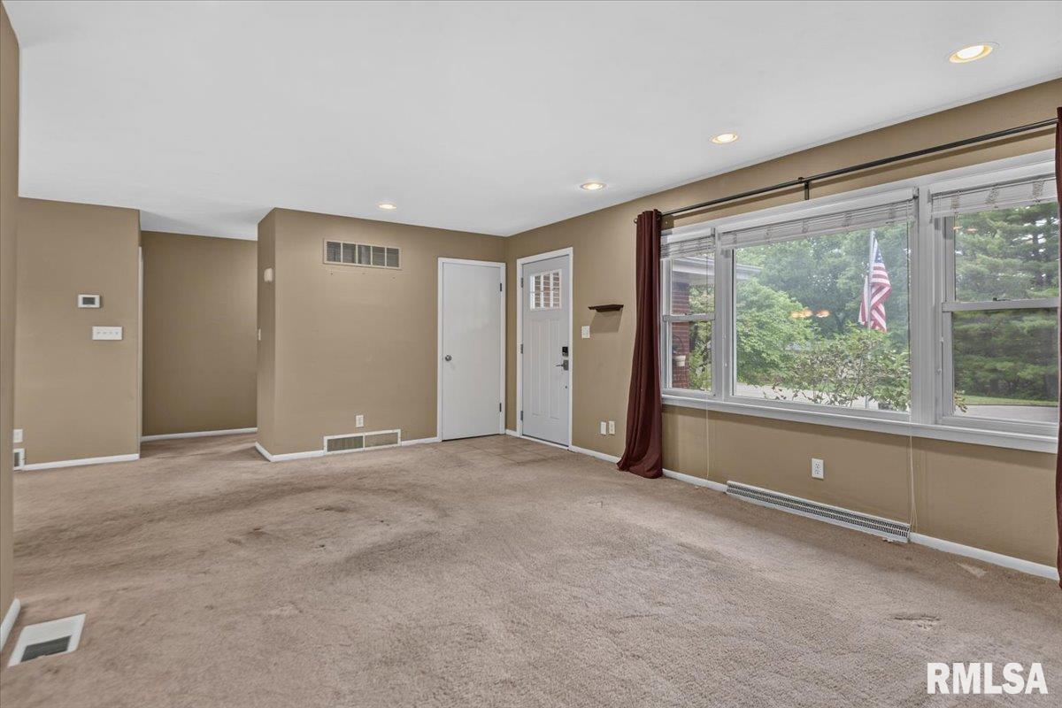28 Sunny Side Drive Springfield, IL 62702 - Photo 6 of 32 Gallery Image 6