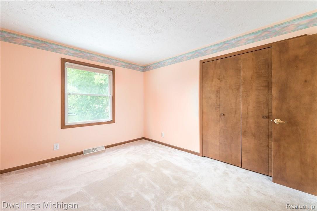 44574 Ecorse Road Belleville, MI 48111 - Photo 21 of 39 Bedroom