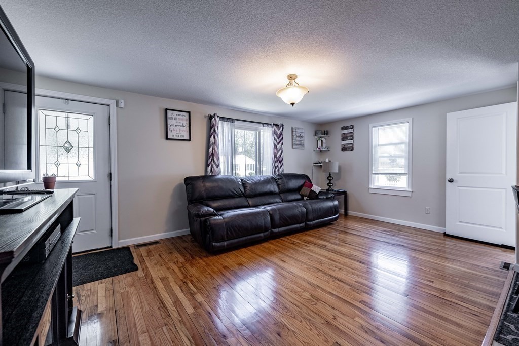 29 Silvin Road Chicopee, MA 01013 - Photo 8 of 27 Gallery Image 8