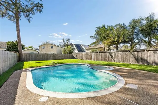 $300,000 | 1816 Cleary Avenue, Metairie, LA 70001