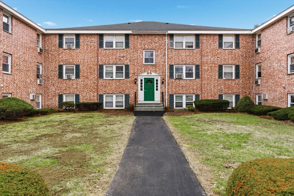 136 Tyngsboro Road, Unit 7 Chelmsford, MA 01863 - Photo 19 of 34