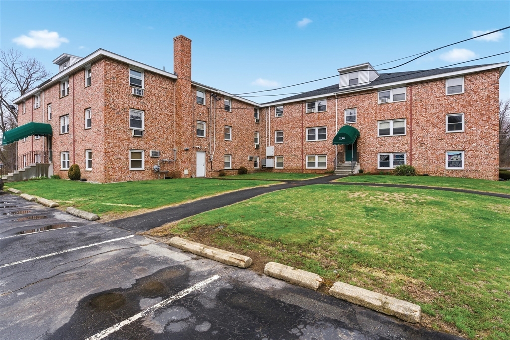 136 Tyngsboro Road, Unit 7 Chelmsford, MA 01863 - Photo 21 of 34