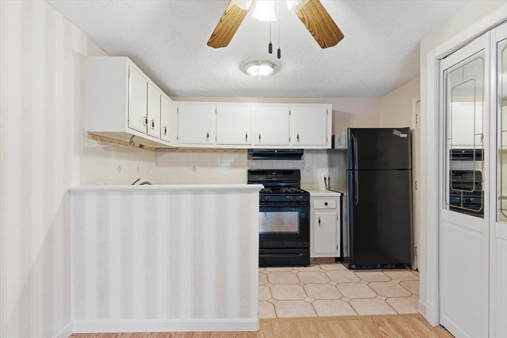 136 Tyngsboro Road, Unit 7 Chelmsford, MA 01863 - Photo 5 of 34