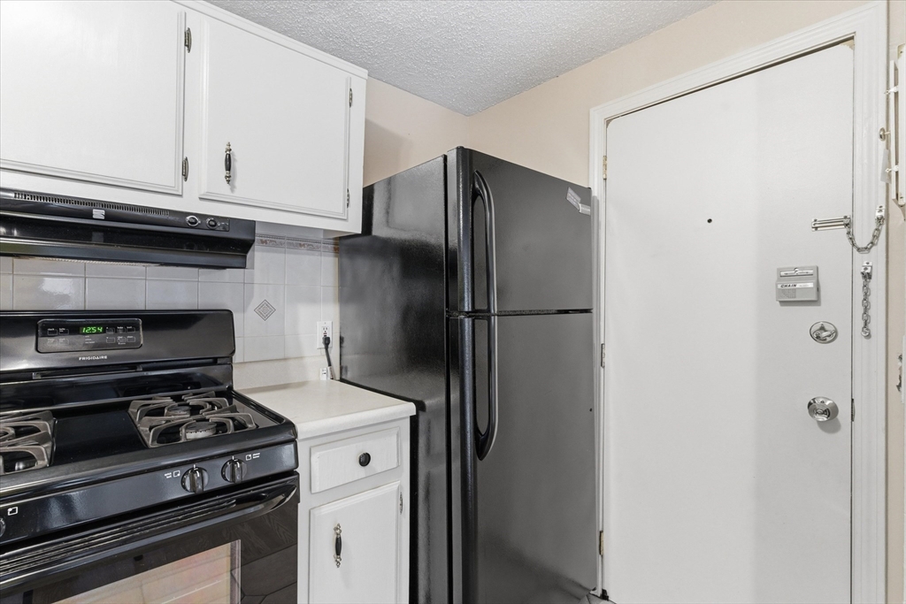 136 Tyngsboro Road, Unit 7 Chelmsford, MA 01863 - Photo 6 of 34