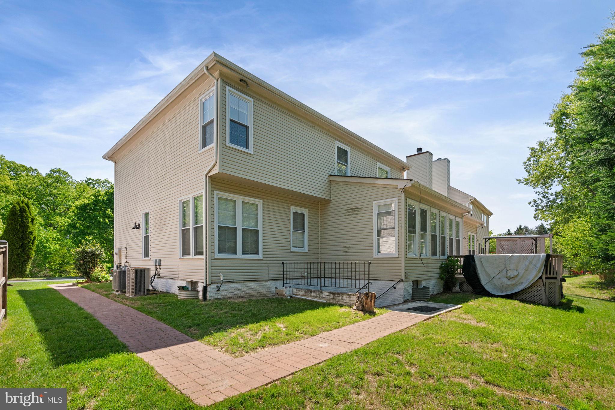 7616 Seabrook Lane Springfield, VA 22153 - Photo 35 of 35 Charming home with lush green surroundings.