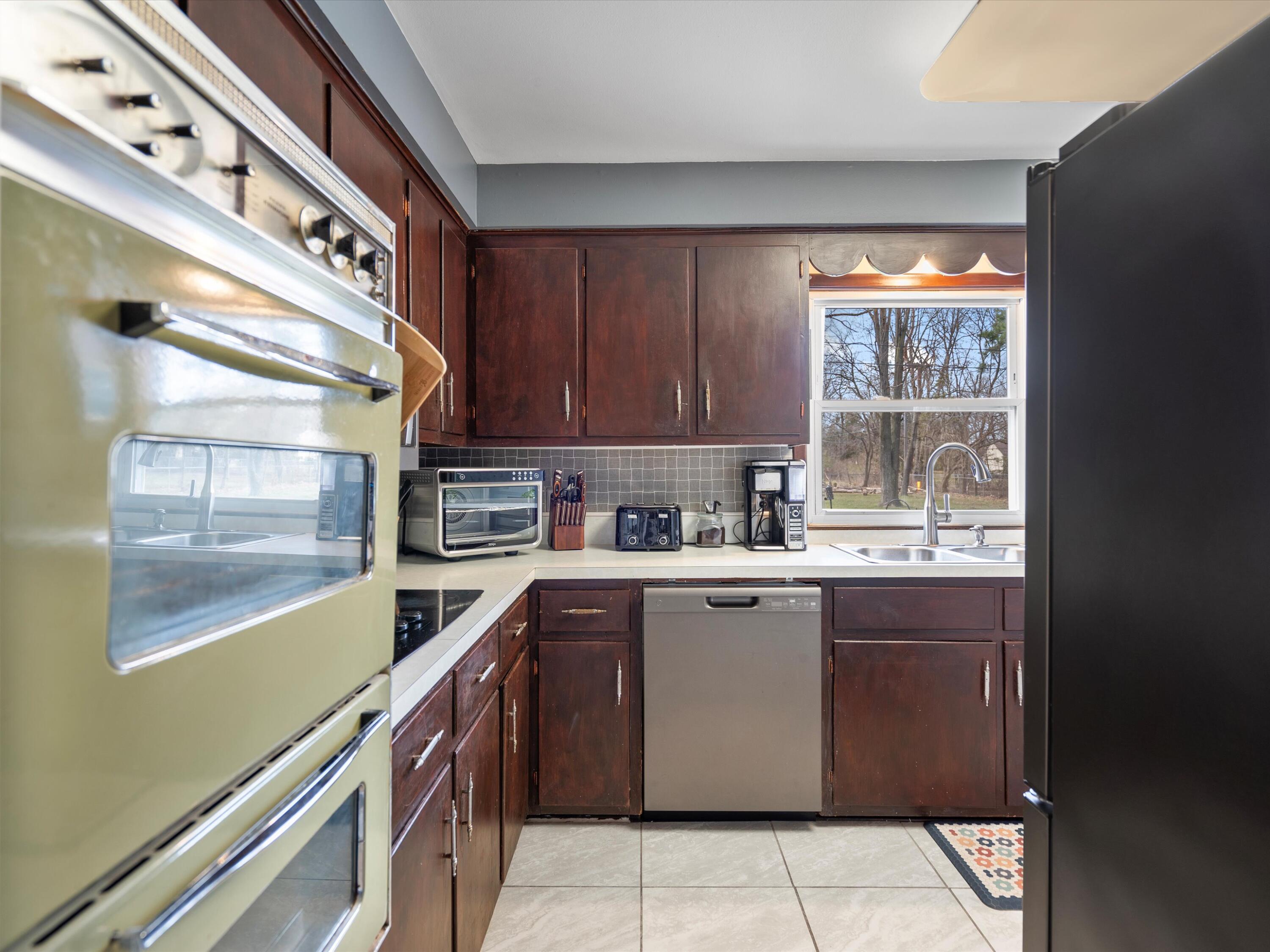 48737 Dequindre Road Rochester Hills, MI 48307 - Photo 22 of 33 23-DSC04768