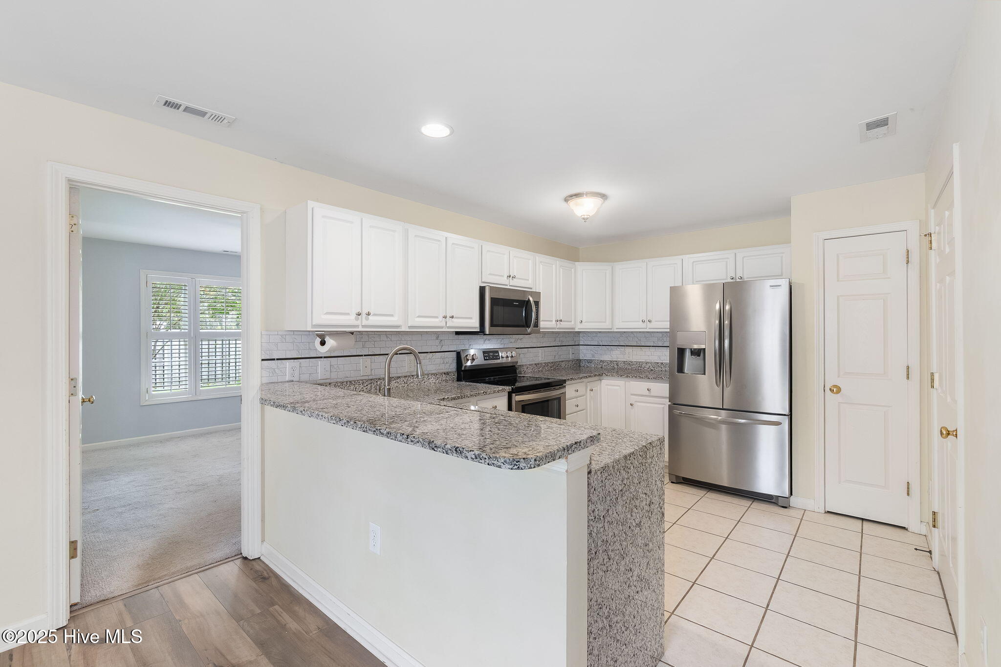 424 Commerce Avenue, Unit A Morehead City, NC 28557 - Photo 11 of 24 Kitchen