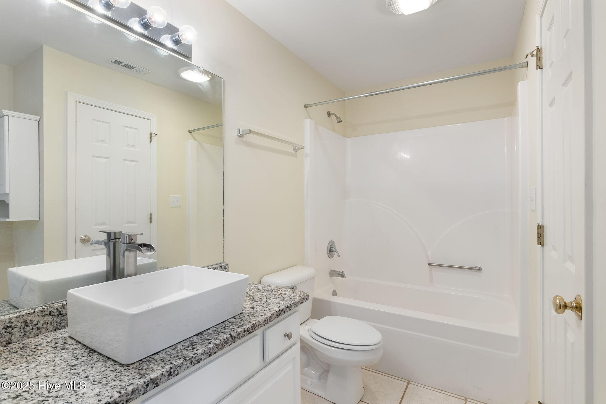 424 Commerce Avenue, Unit A Morehead City, NC 28557 - Photo 24 of 24 2nd Bathroom