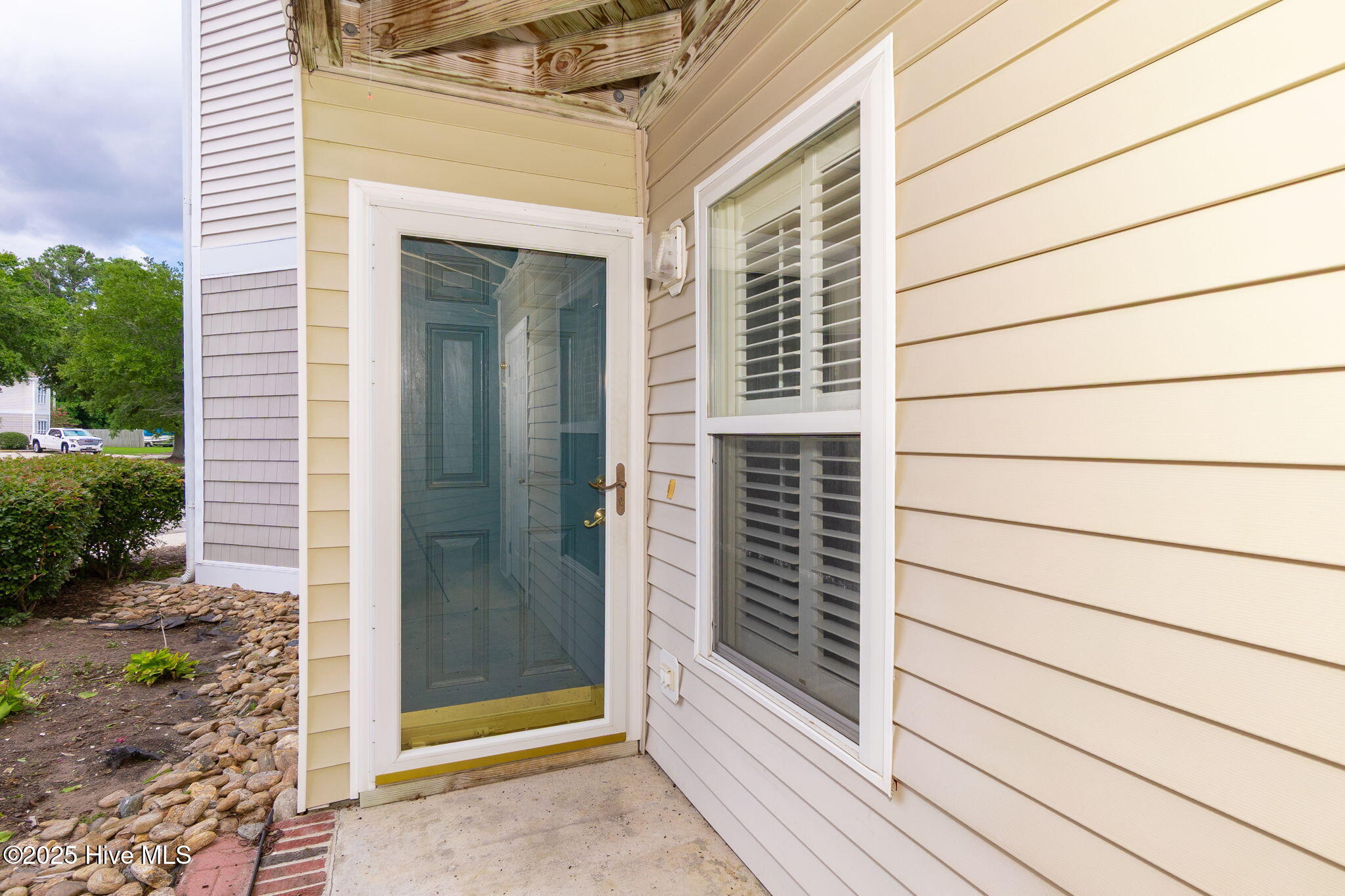 424 Commerce Avenue, Unit A Morehead City, NC 28557 - Photo 4 of 24 Entrance