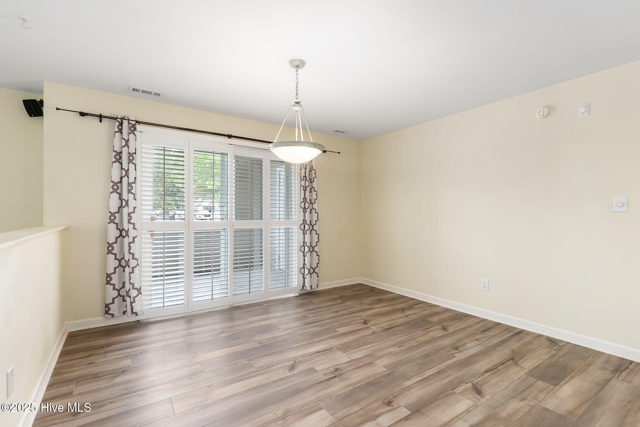 424 Commerce Avenue, Unit A Morehead City, NC 28557 - Photo 9 of 24 Dining Room