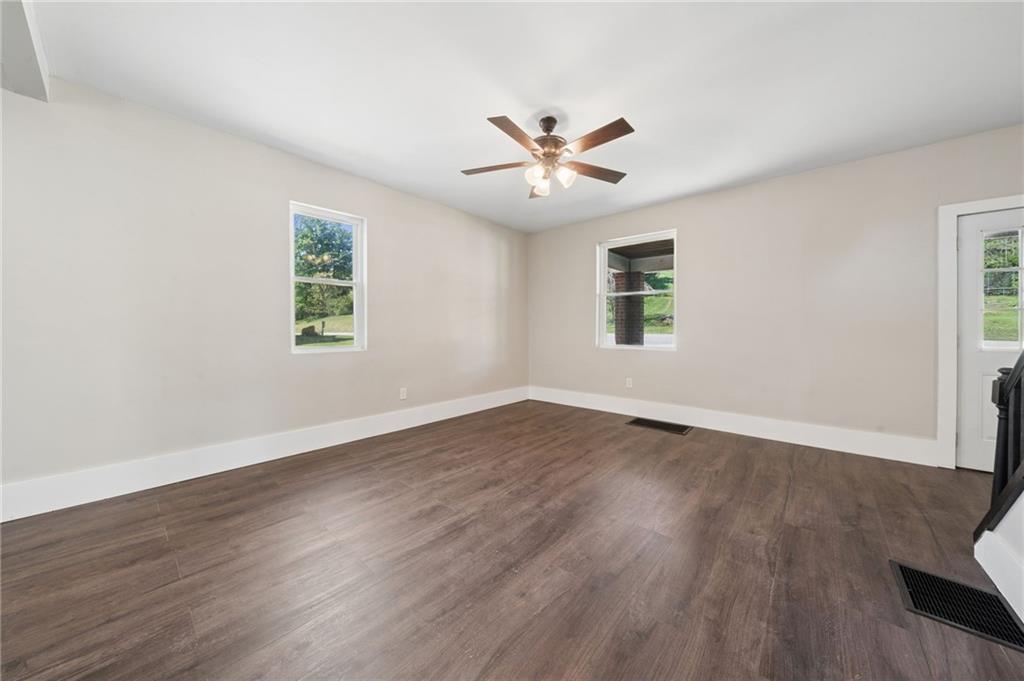 1856 Dime Road Vandergrift, PA 15690 - Photo 6 of 34