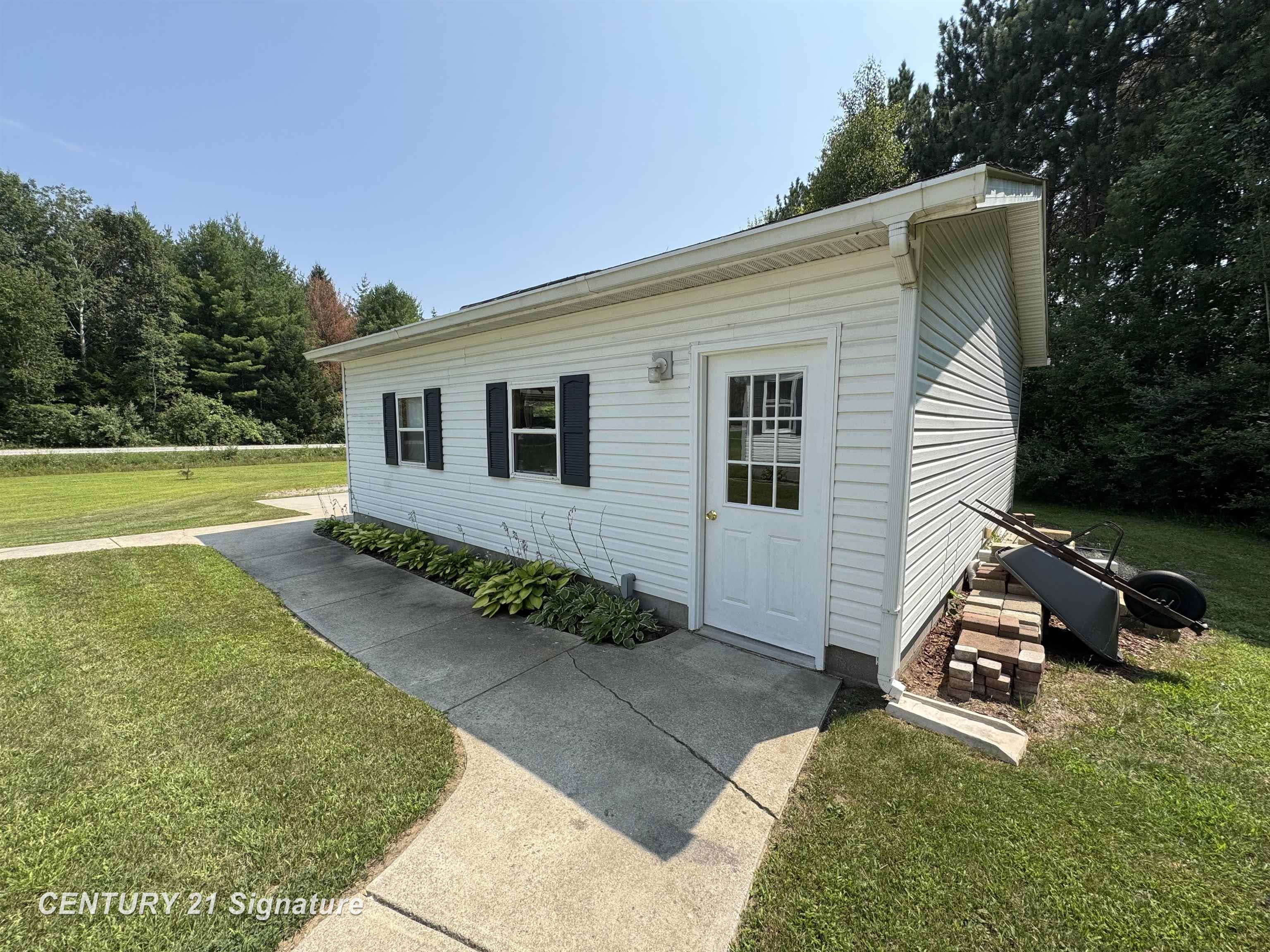 5477 North Townline Road Sterling, MI 48659 - Photo 8 of 25 50188409-88cffc74-fbbd-404f-8866-fb65a16edbe3.JPG